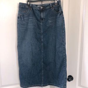 Never worn denim skirt size 14 reduced